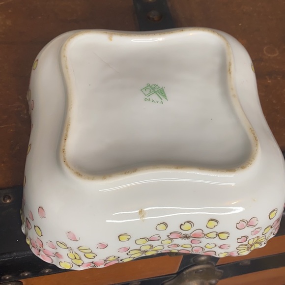 . Vintage Floral Lidded Dish - Mara Trinket, Candy Dish with Lid - Picture 8 of 10